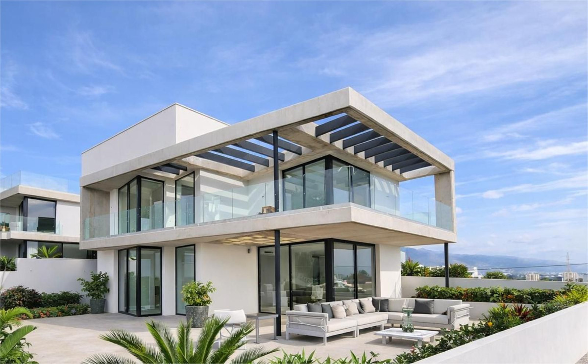 Se vende Villa - Chalet de 4 dormitorios en Costa Del Sol, Málaga, España