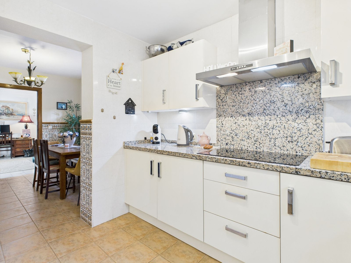 4 Bed Townhouse for sale in Estepona Costa Del Sol, Málaga, Spain