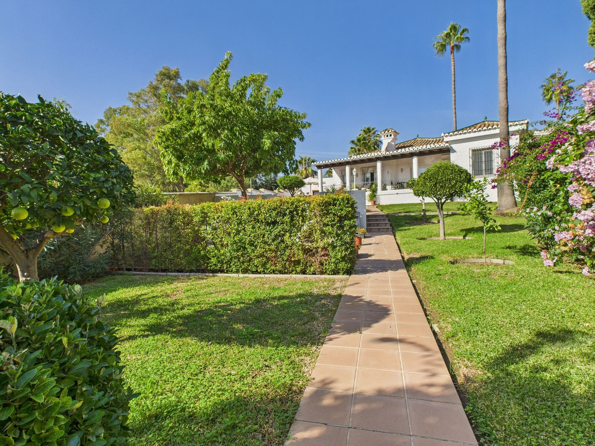 4 Bed Townhouse for sale in Estepona Costa Del Sol, Málaga, Spain