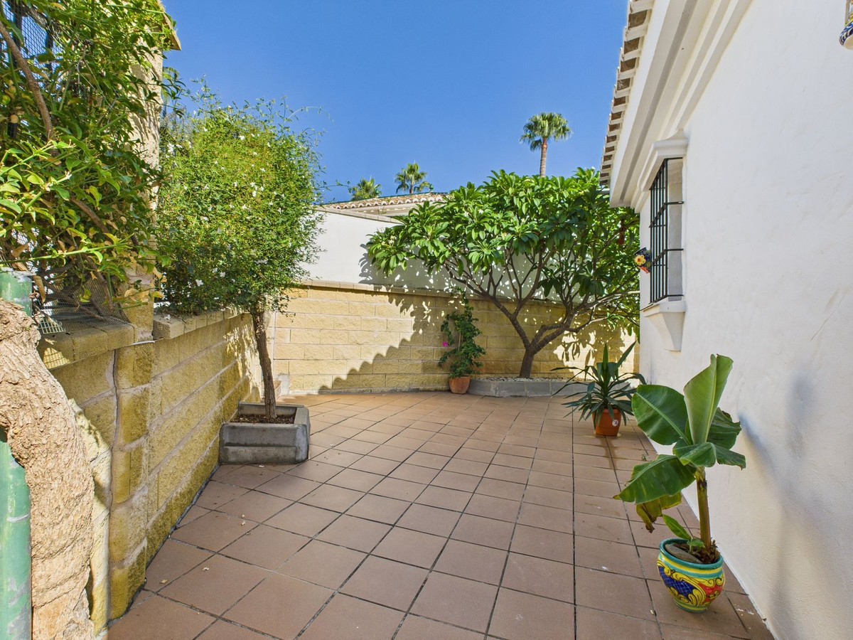 4 Bed Townhouse for sale in Estepona Costa Del Sol, Málaga, Spain
