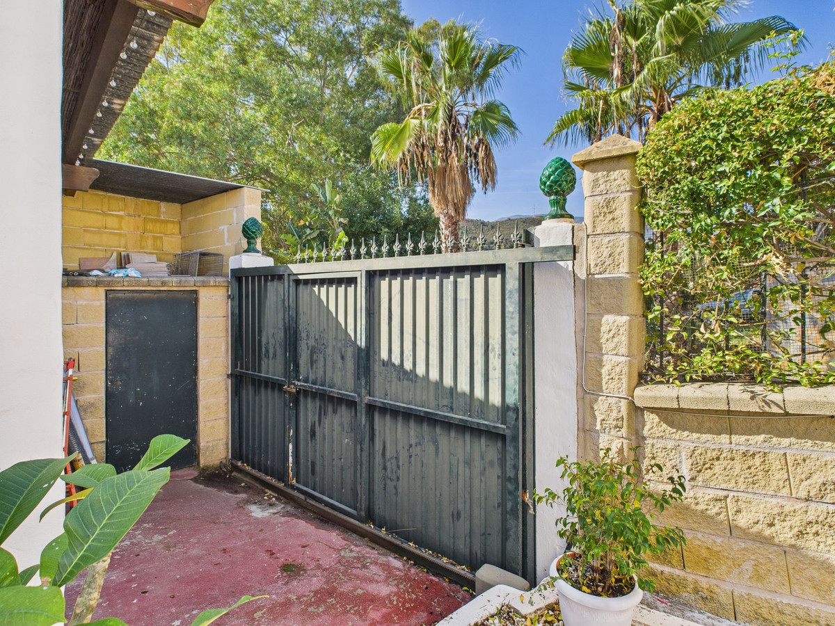 4 Bed Townhouse for sale in Estepona Costa Del Sol, Málaga, Spain