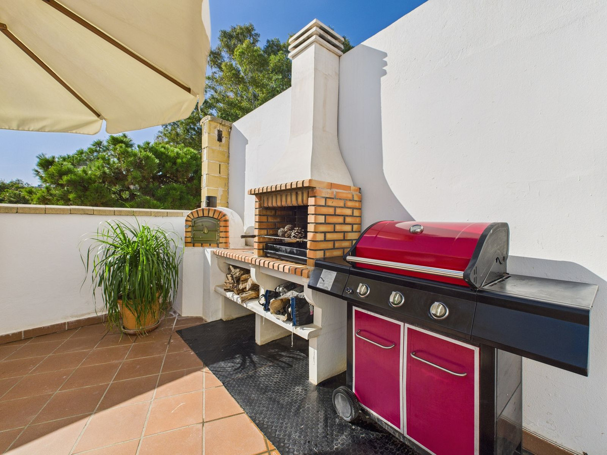 4 Bed Townhouse for sale in Estepona Costa Del Sol, Málaga, Spain