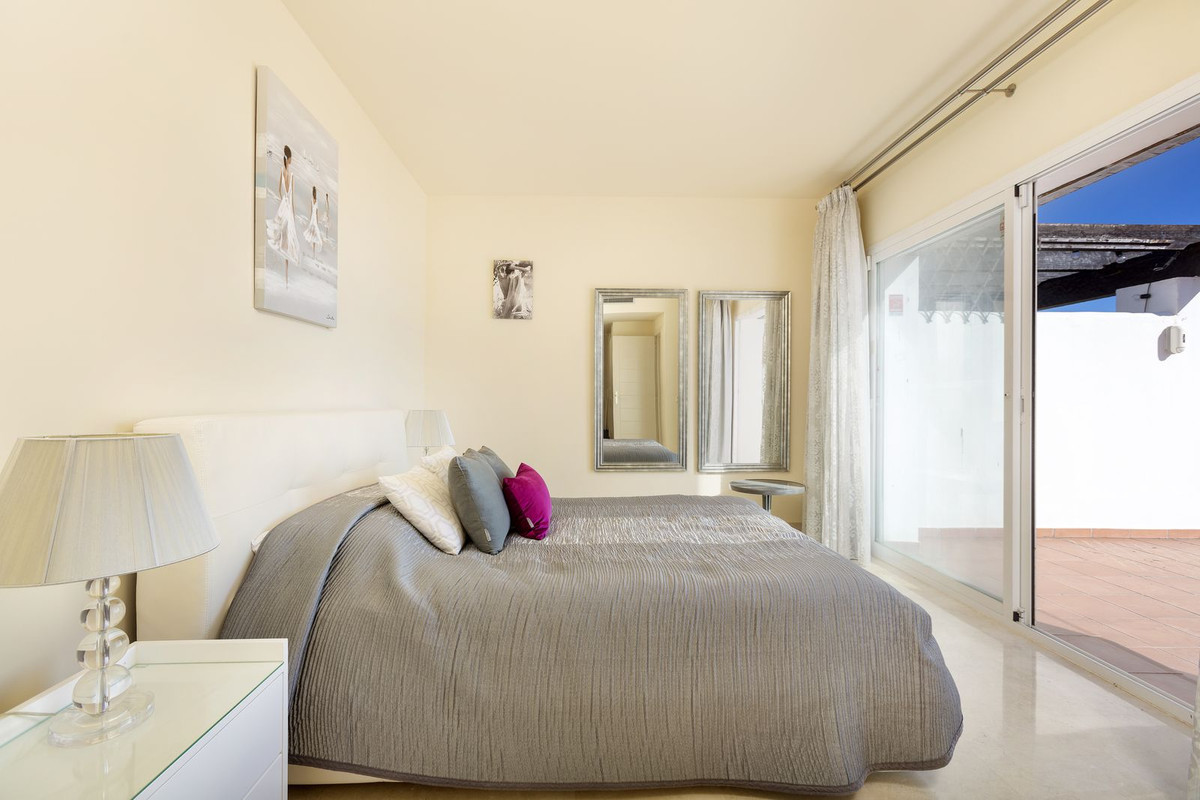 3 Bed Apartment for sale in Benahavís Costa Del Sol, Málaga, Spain