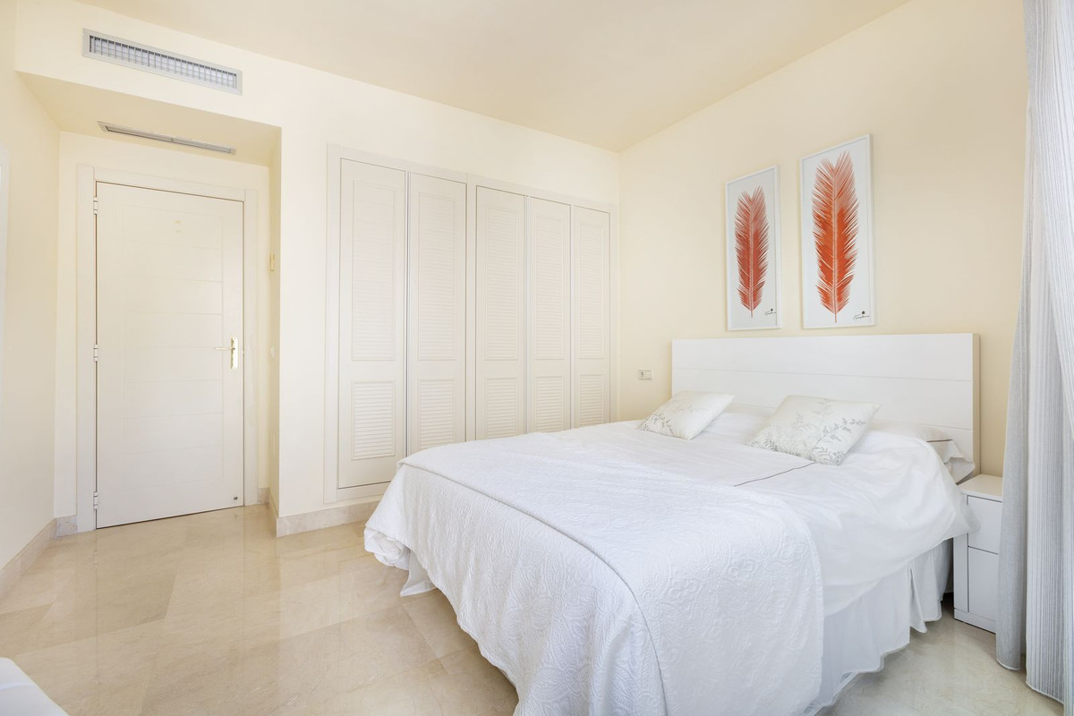 3 Bed Apartment for sale in Benahavís Costa Del Sol, Málaga, Spain