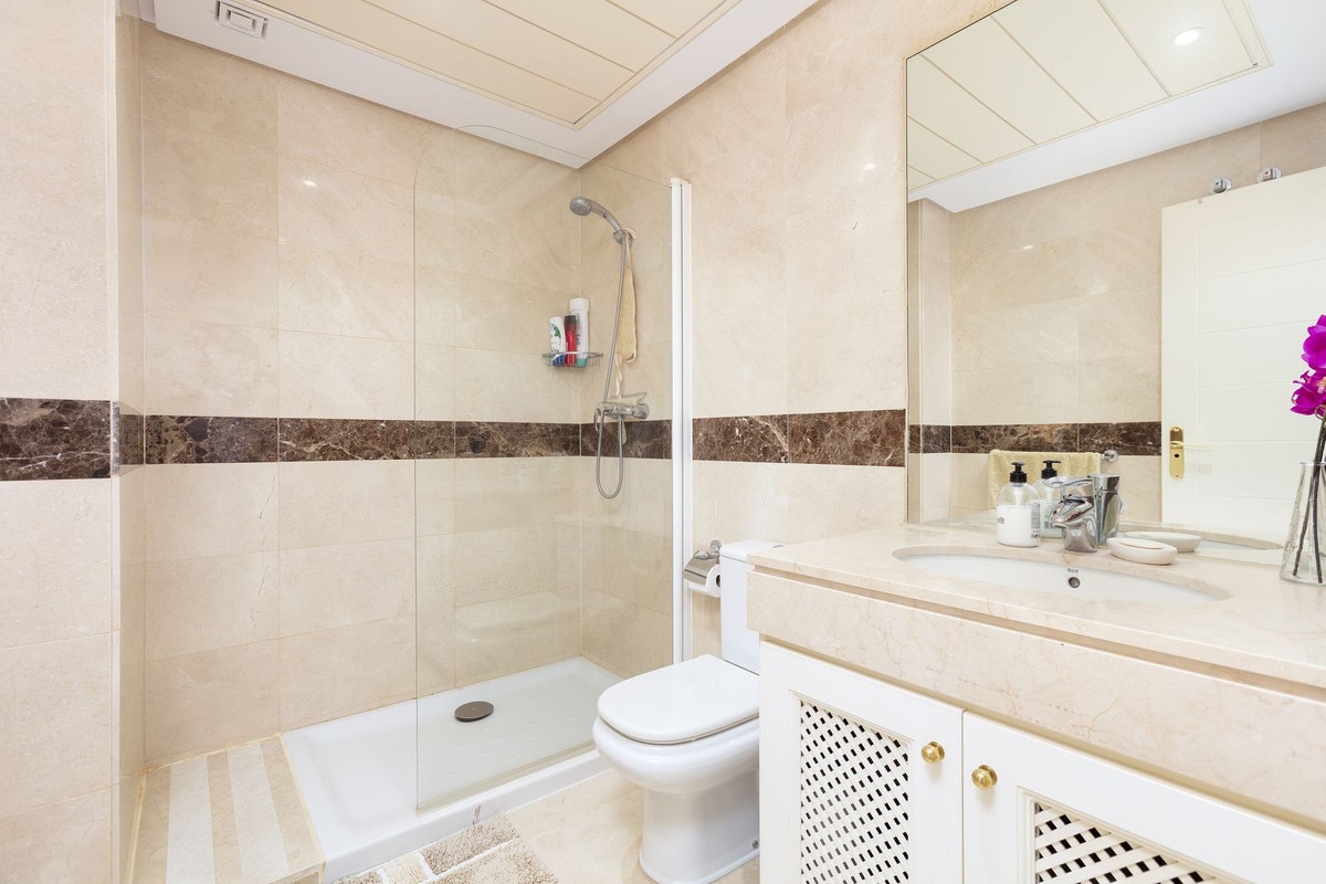 3 Bed Apartment for sale in Benahavís Costa Del Sol, Málaga, Spain