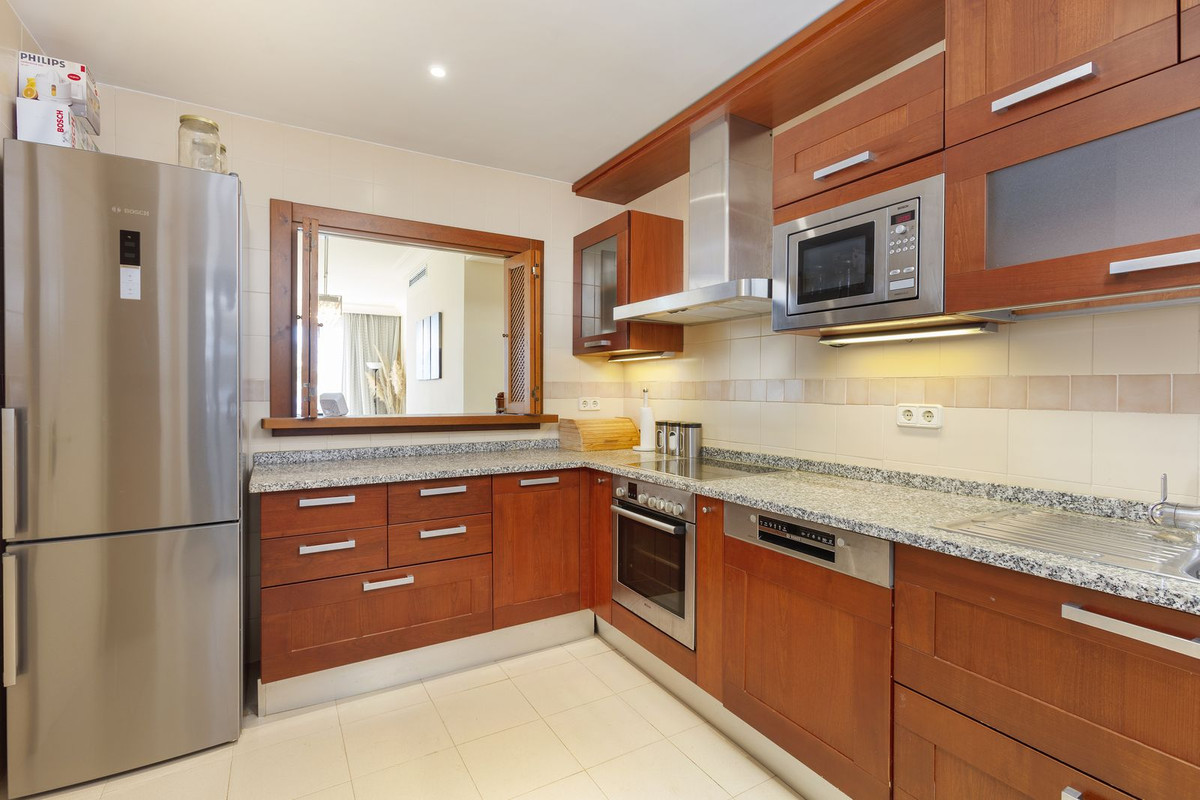3 Bed Apartment for sale in Benahavís Costa Del Sol, Málaga, Spain