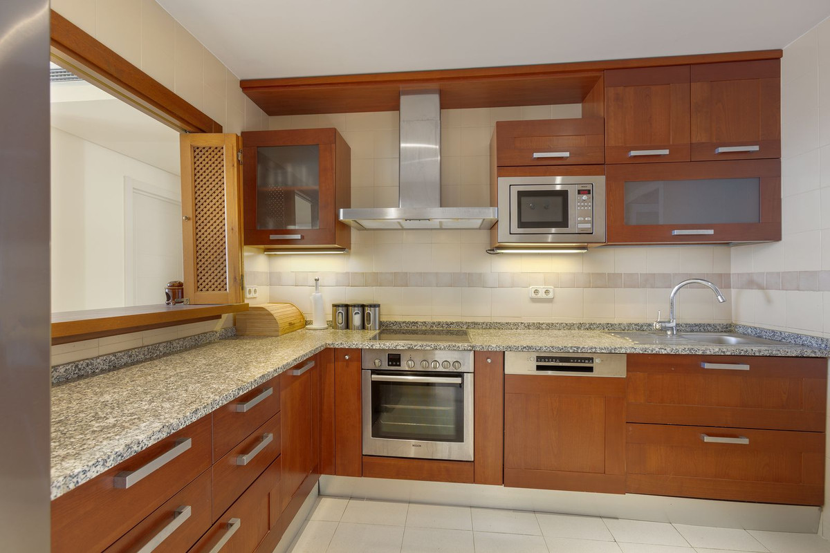 3 Bed Apartment for sale in Benahavís Costa Del Sol, Málaga, Spain