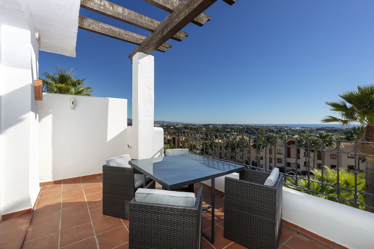 3 Bed Apartment for sale in Benahavís Costa Del Sol, Málaga, Spain