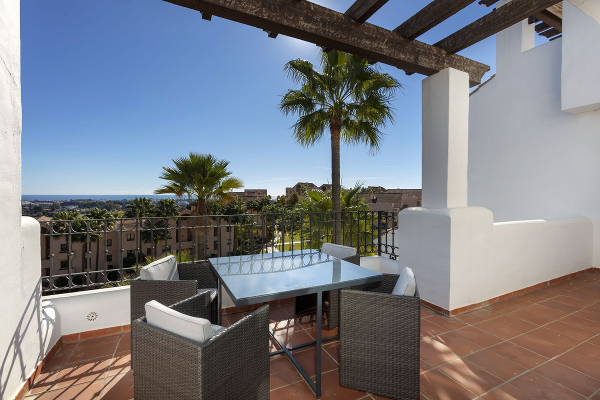 3 Bed Apartment for sale in Benahavís Costa Del Sol, Málaga, Spain