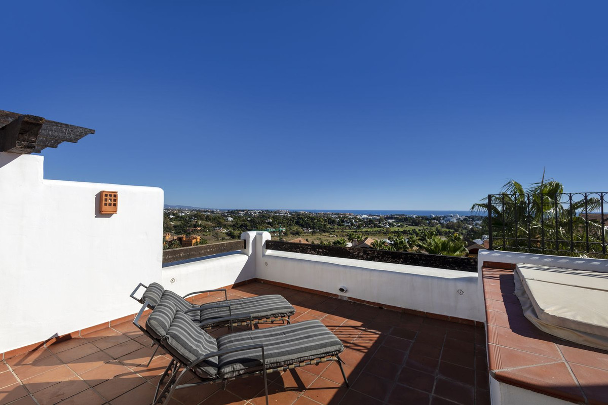 3 Bed Apartment for sale in Benahavís Costa Del Sol, Málaga, Spain