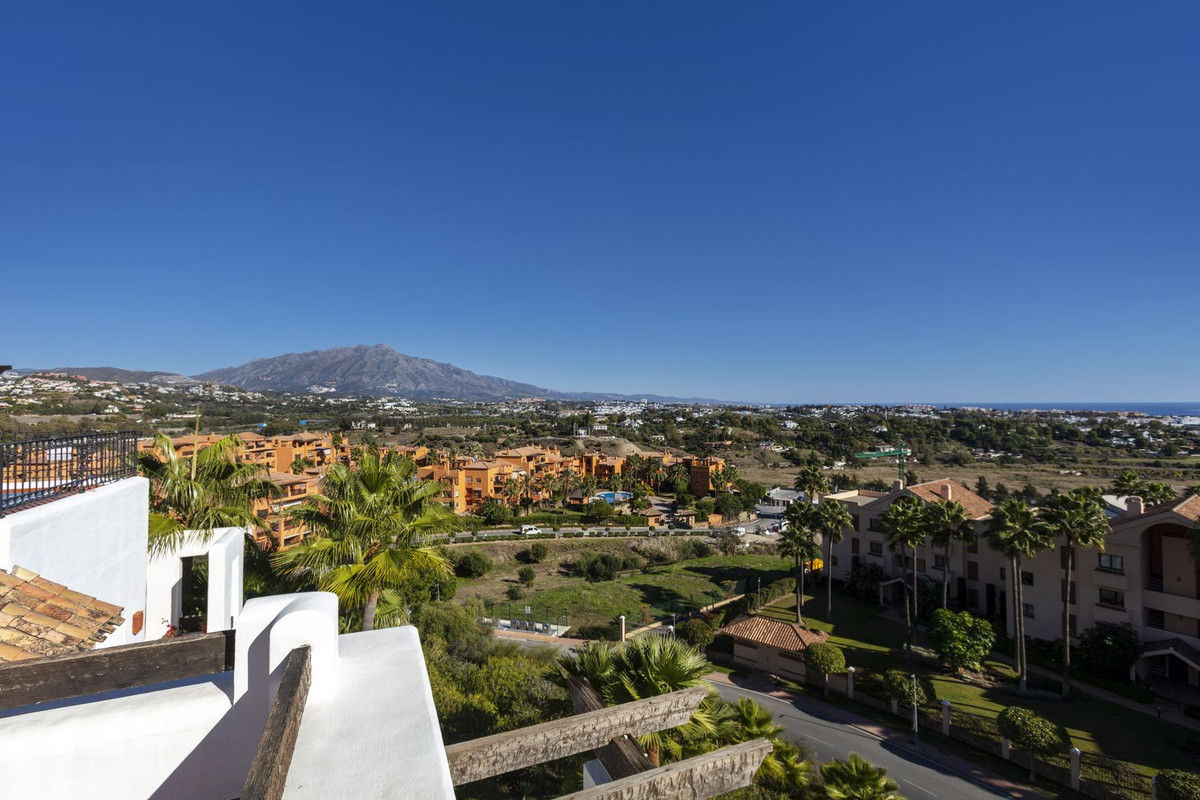 3 Bed Apartment for sale in Benahavís Costa Del Sol, Málaga, Spain
