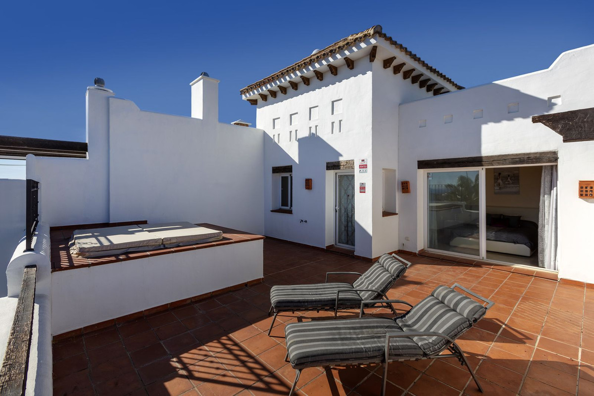 3 Bed Apartment for sale in Benahavís Costa Del Sol, Málaga, Spain