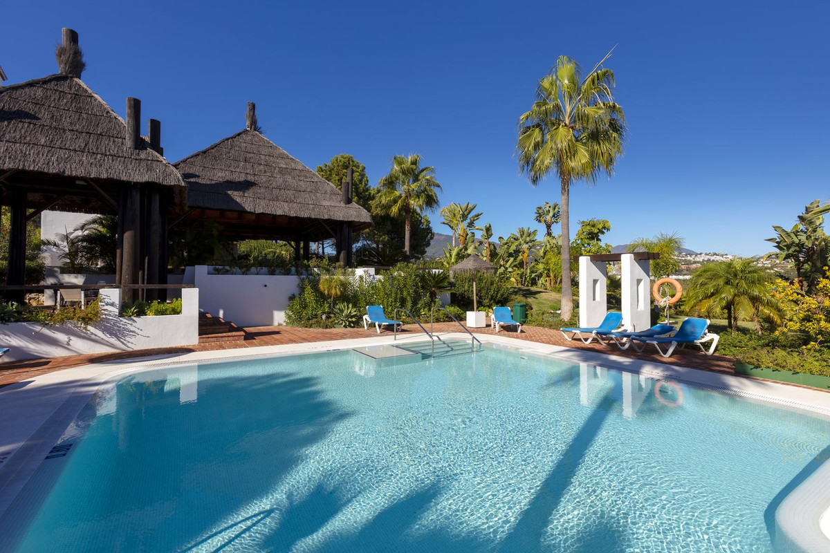3 Bed Apartment for sale in Benahavís Costa Del Sol, Málaga, Spain