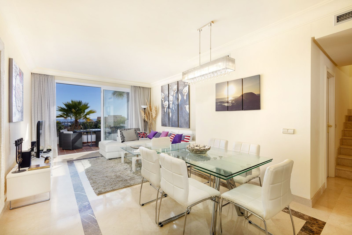 3 Bed Apartment for sale in Benahavís Costa Del Sol, Málaga, Spain