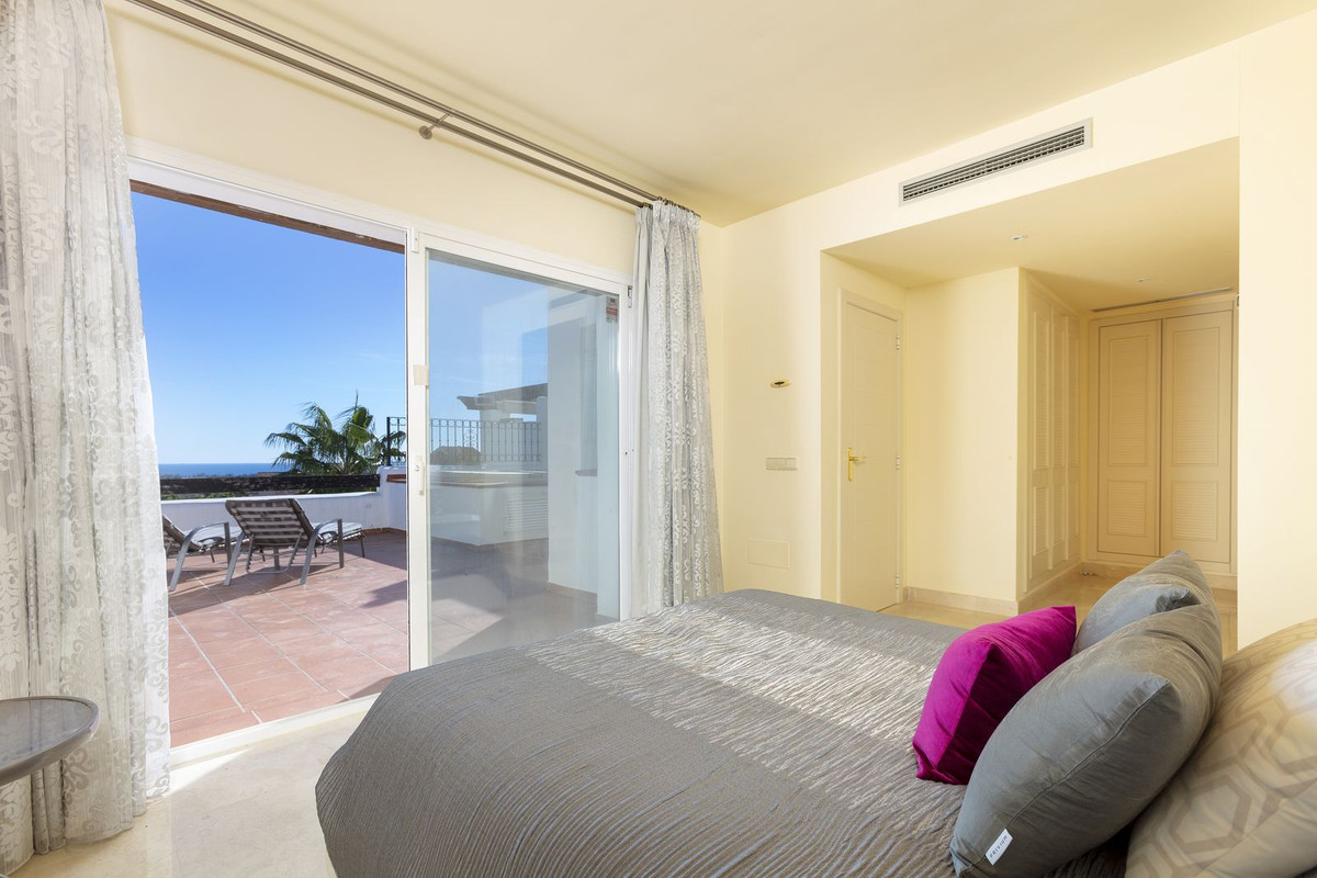 3 Bed Apartment for sale in Benahavís Costa Del Sol, Málaga, Spain