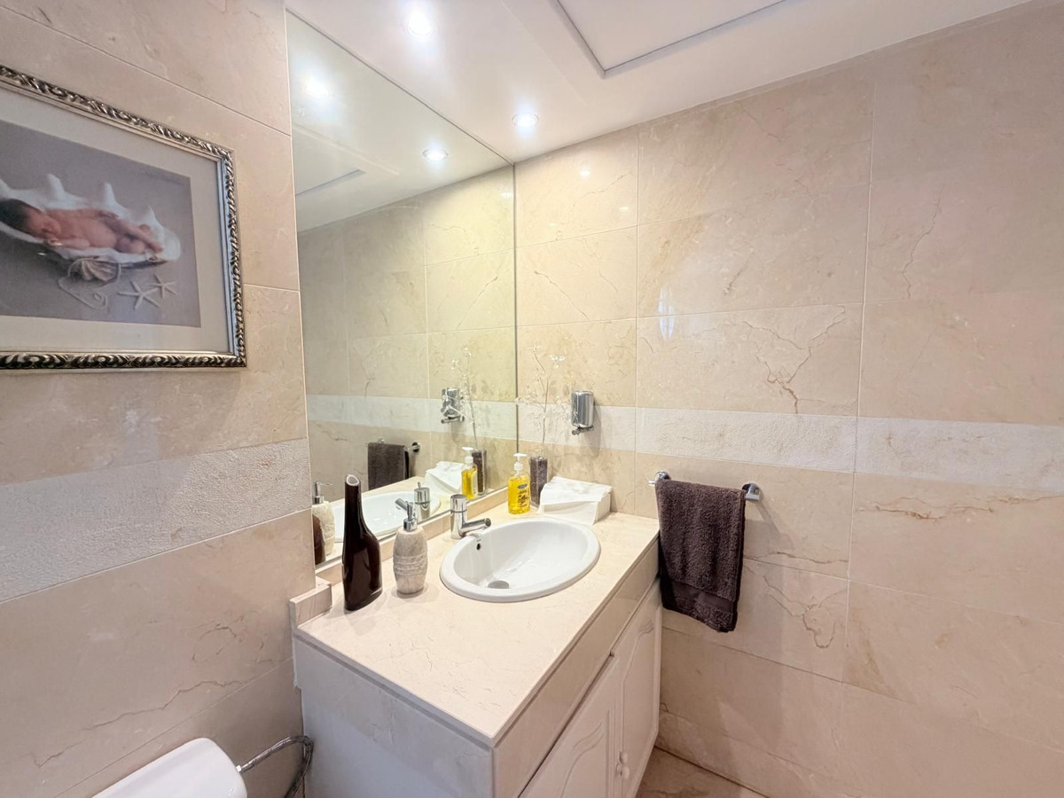 3 Bed Apartment for sale in Marbella Costa Del Sol, Málaga, Spain