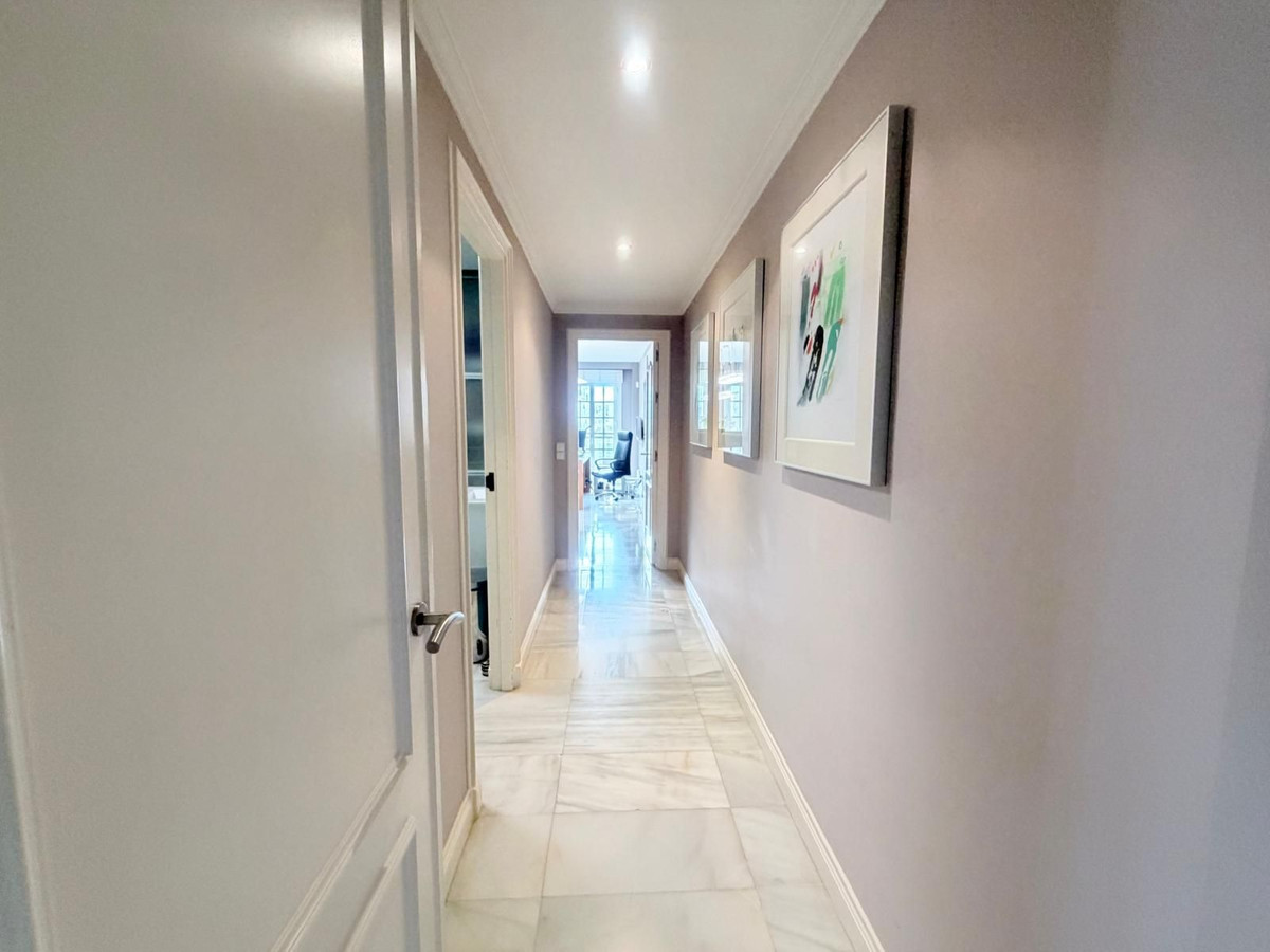 3 Bed Apartment for sale in Marbella Costa Del Sol, Málaga, Spain
