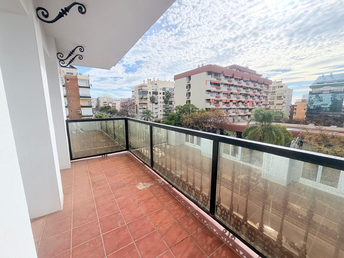 3 Bed Apartment for sale in Marbella Costa Del Sol, Málaga, Spain