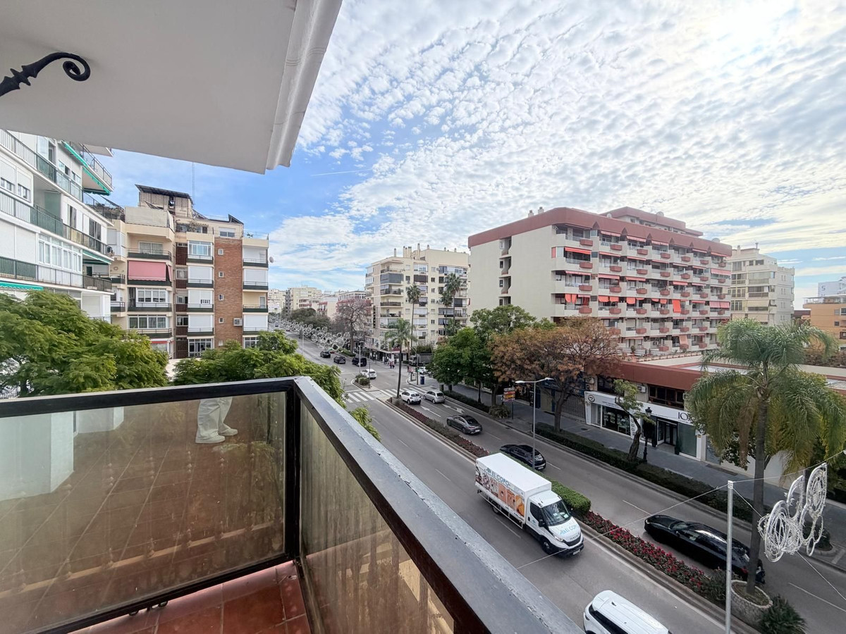 3 Bed Apartment for sale in Marbella Costa Del Sol, Málaga, Spain