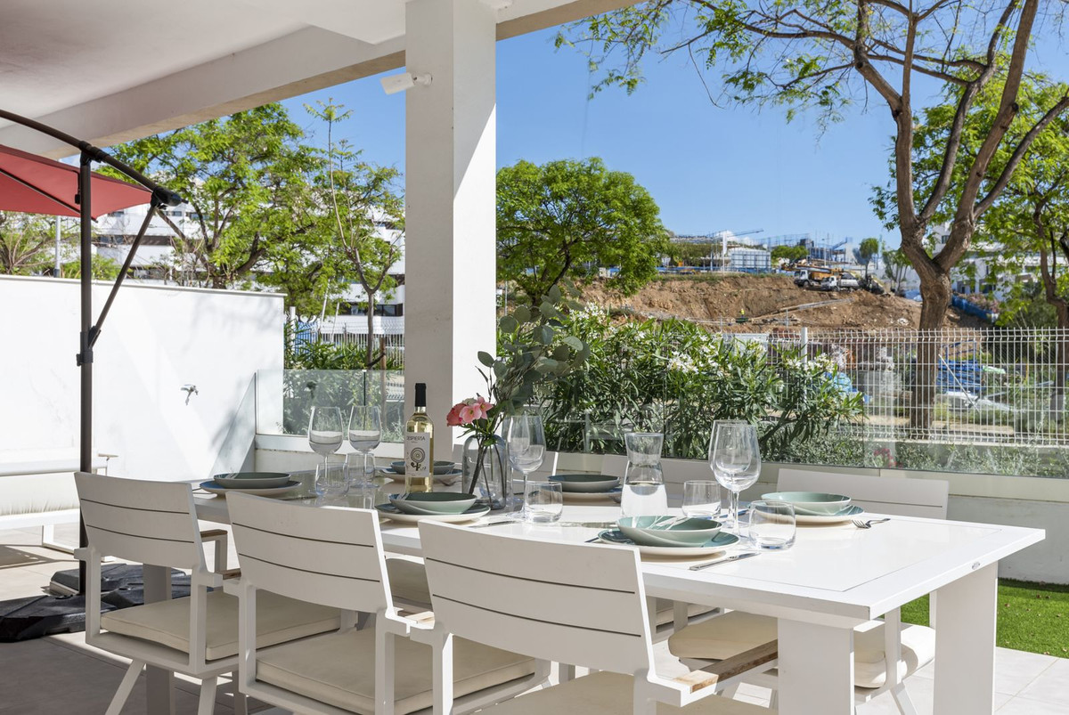 3 Bed Apartment for sale in Estepona Costa Del Sol, Málaga, Spain