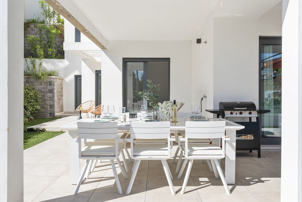 3 Bed Apartment for sale in Estepona Costa Del Sol, Málaga, Spain