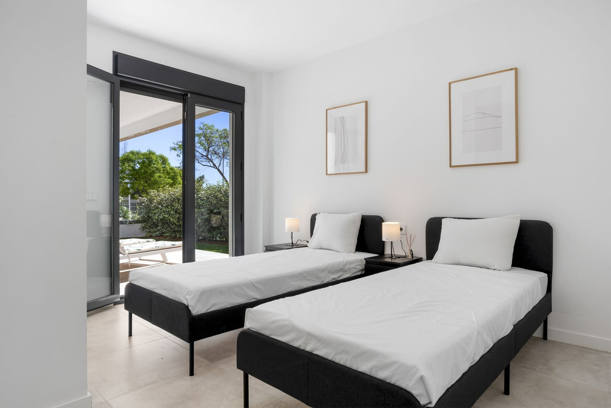 3 Bed Apartment for sale in Estepona Costa Del Sol, Málaga, Spain