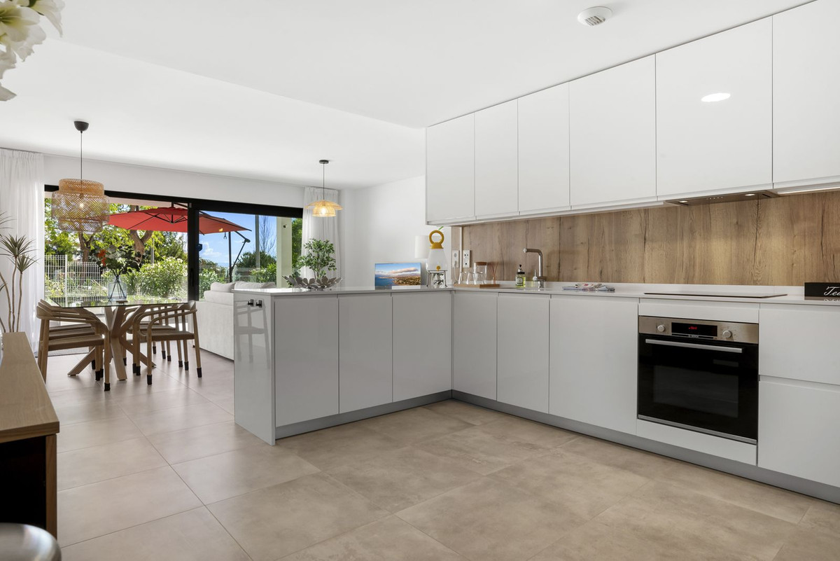 3 Bed Apartment for sale in Estepona Costa Del Sol, Málaga, Spain