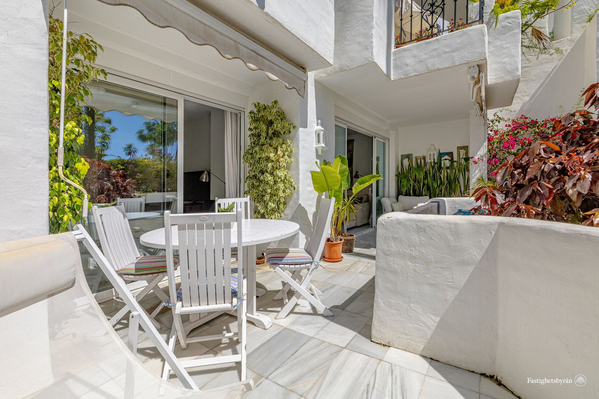 2 Bed Apartment for sale in Estepona Costa Del Sol, Málaga, Spain