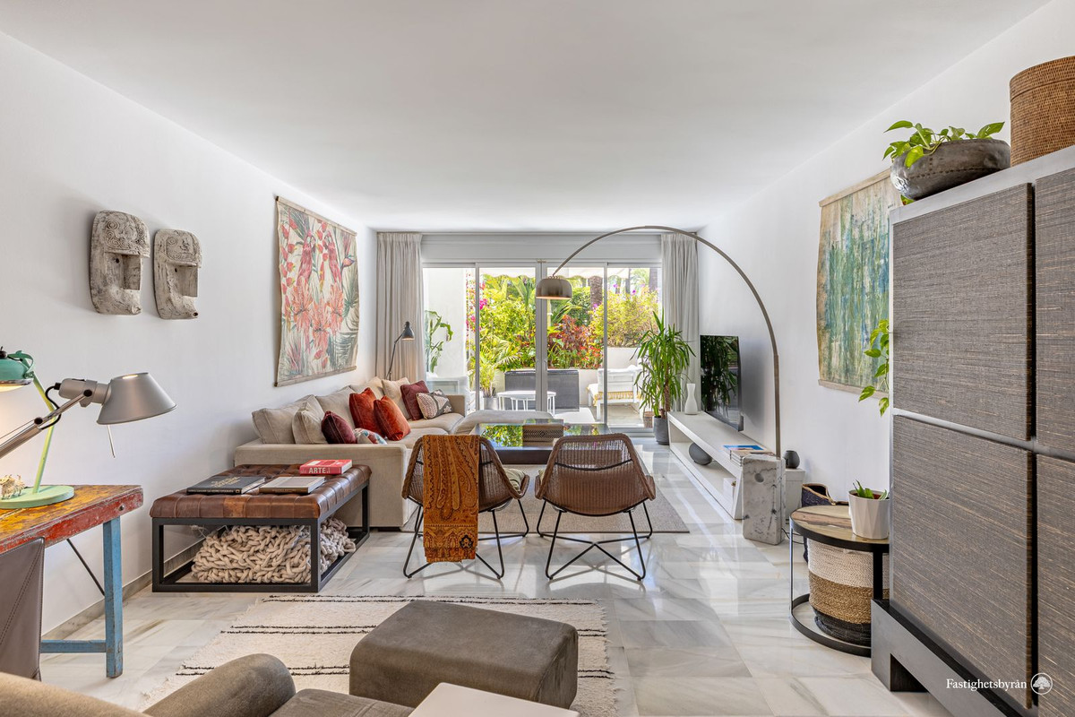 2 Bed Apartment for sale in Estepona Costa Del Sol, Málaga, Spain