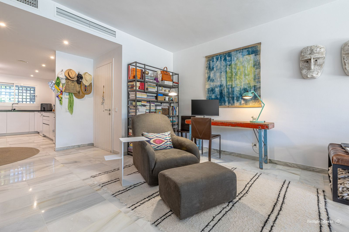 2 Bed Apartment for sale in Estepona Costa Del Sol, Málaga, Spain