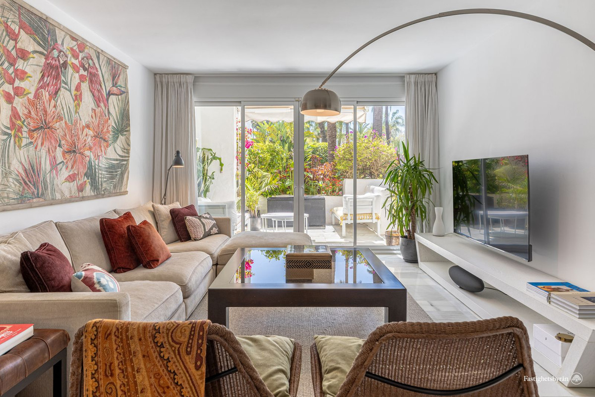 2 Bed Apartment for sale in Estepona Costa Del Sol, Málaga, Spain