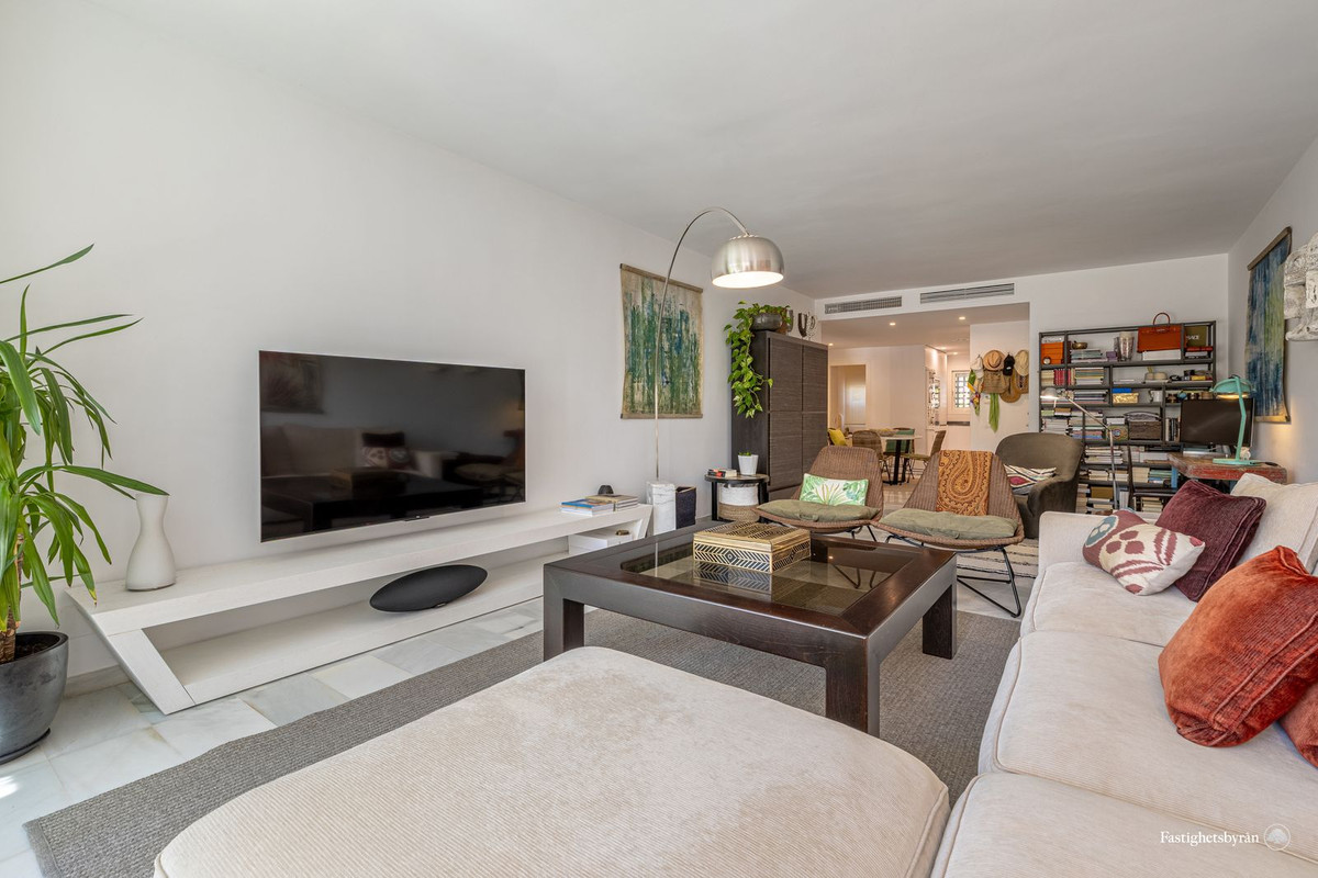 2 Bed Apartment for sale in Estepona Costa Del Sol, Málaga, Spain