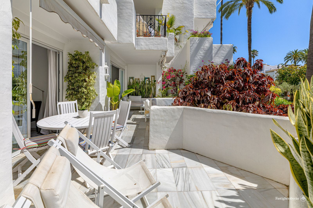 2 Bed Apartment for sale in Estepona Costa Del Sol, Málaga, Spain