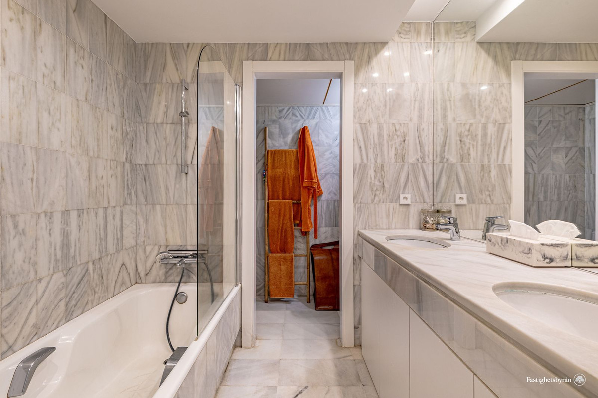 2 Bed Apartment for sale in Estepona Costa Del Sol, Málaga, Spain