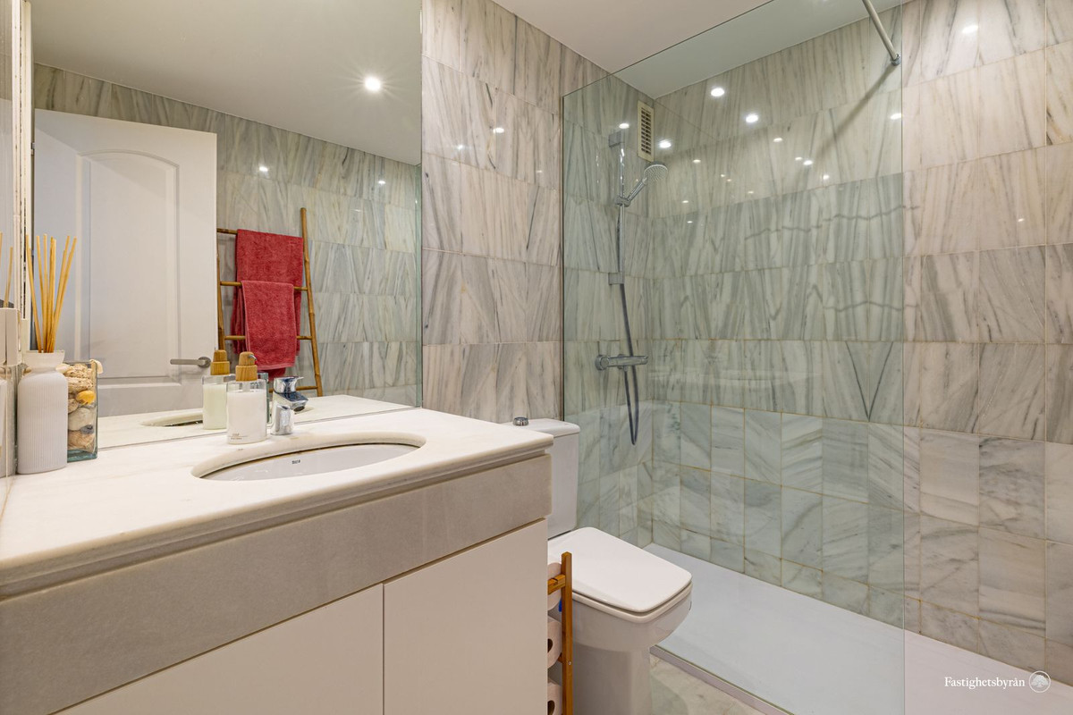 2 Bed Apartment for sale in Estepona Costa Del Sol, Málaga, Spain