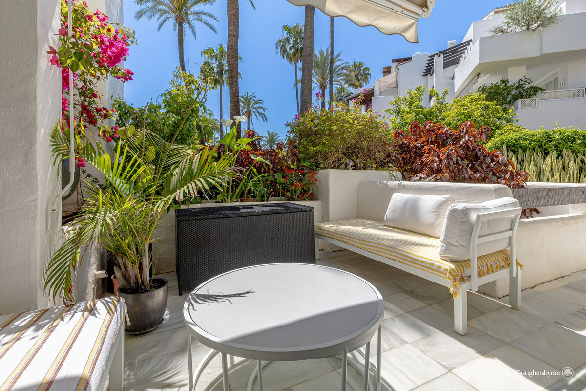 2 Bed Apartment for sale in Estepona Costa Del Sol, Málaga, Spain