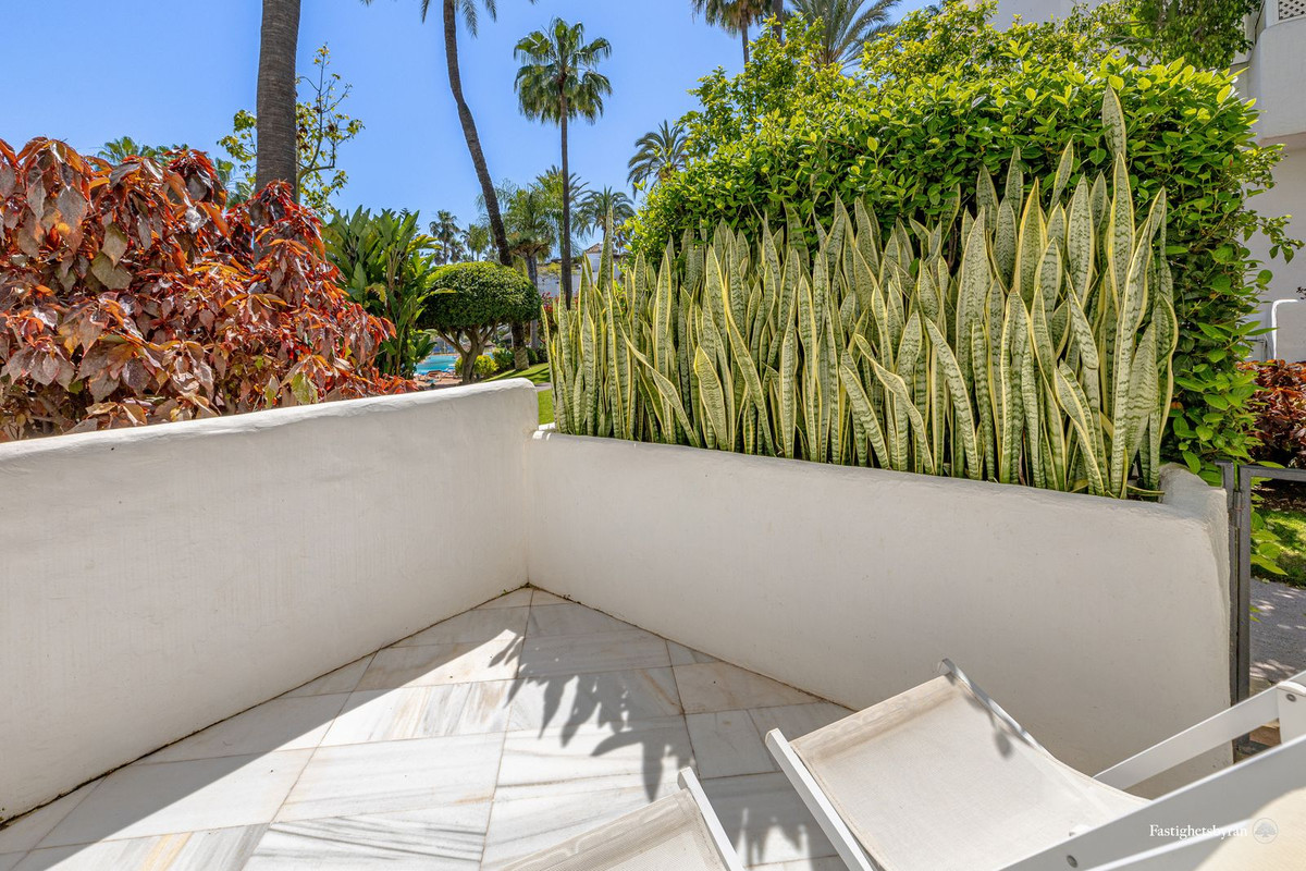 2 Bed Apartment for sale in Estepona Costa Del Sol, Málaga, Spain