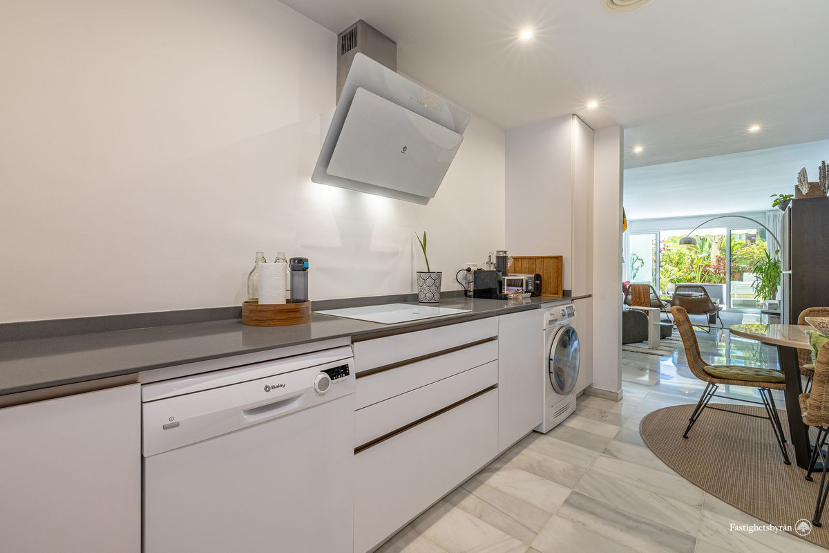 2 Bed Apartment for sale in Estepona Costa Del Sol, Málaga, Spain