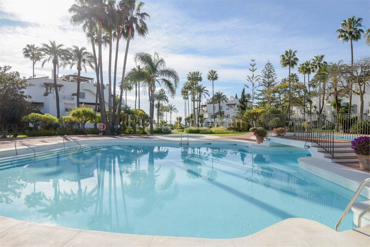 2 Bed Apartment for sale in Estepona Costa Del Sol, Málaga, Spain