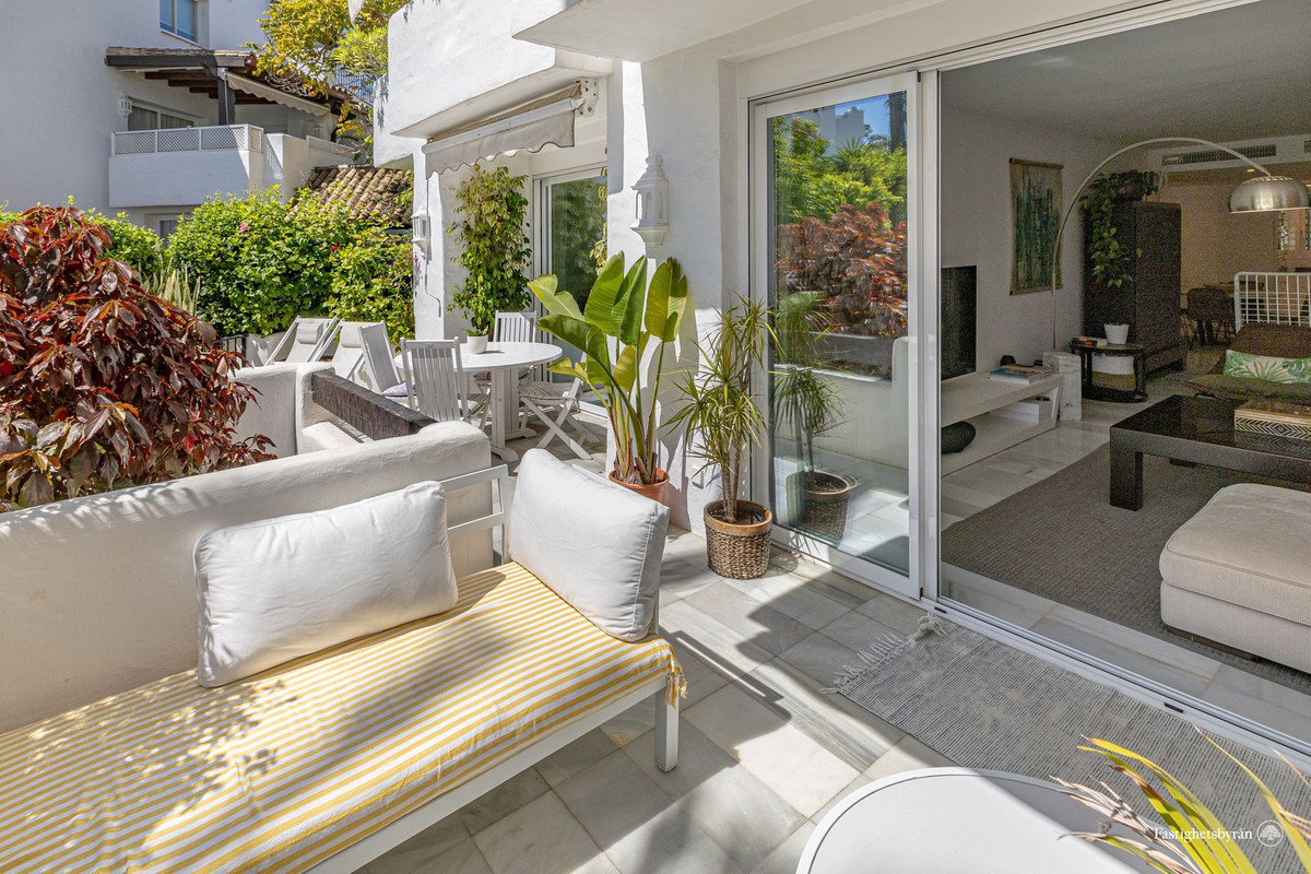 2 Bed Apartment for sale in Estepona Costa Del Sol, Málaga, Spain
