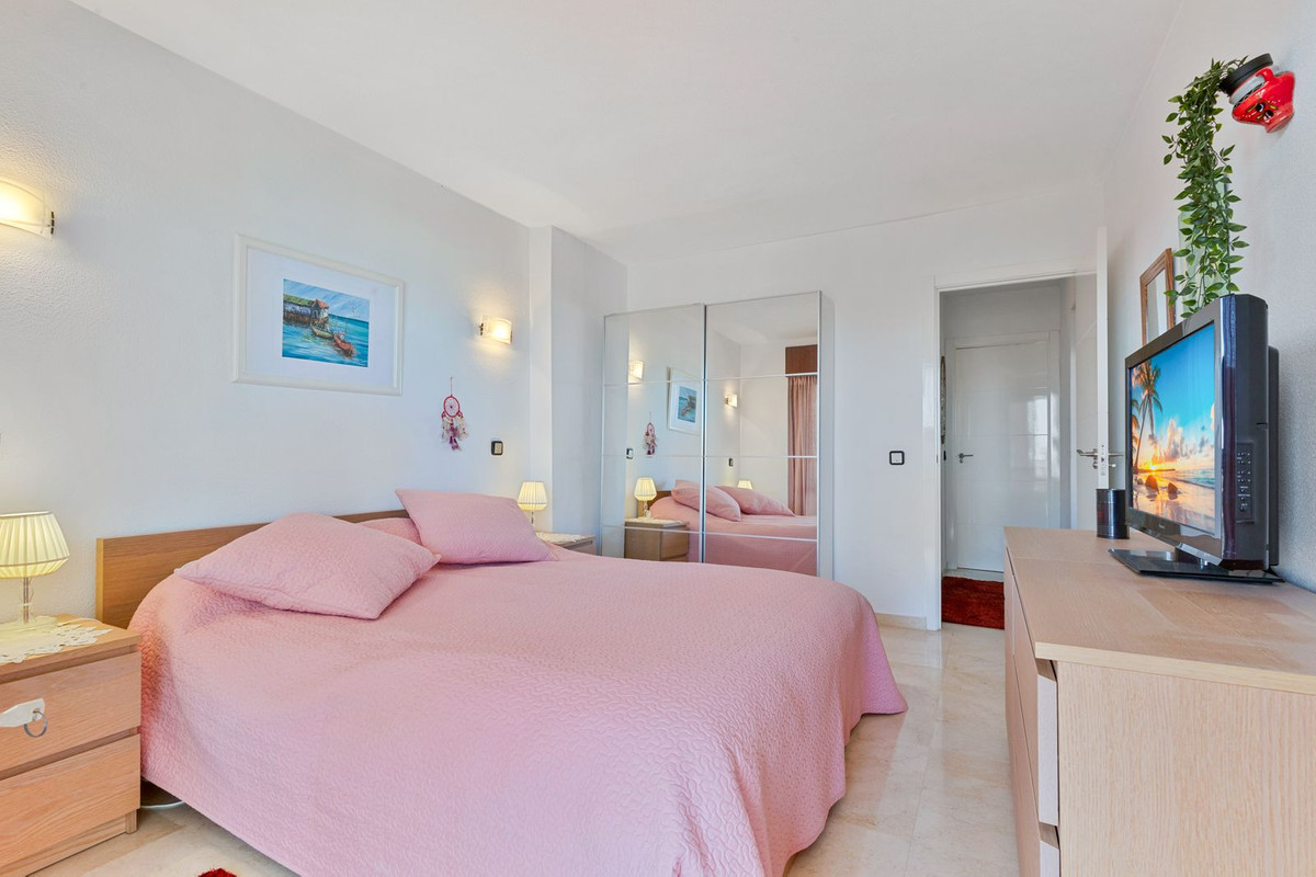 2 Bed Apartment for sale in Fuengirola Costa Del Sol, Málaga, Spain