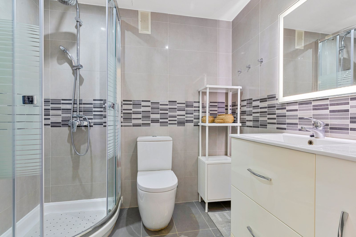 2 Bed Apartment for sale in Fuengirola Costa Del Sol, Málaga, Spain
