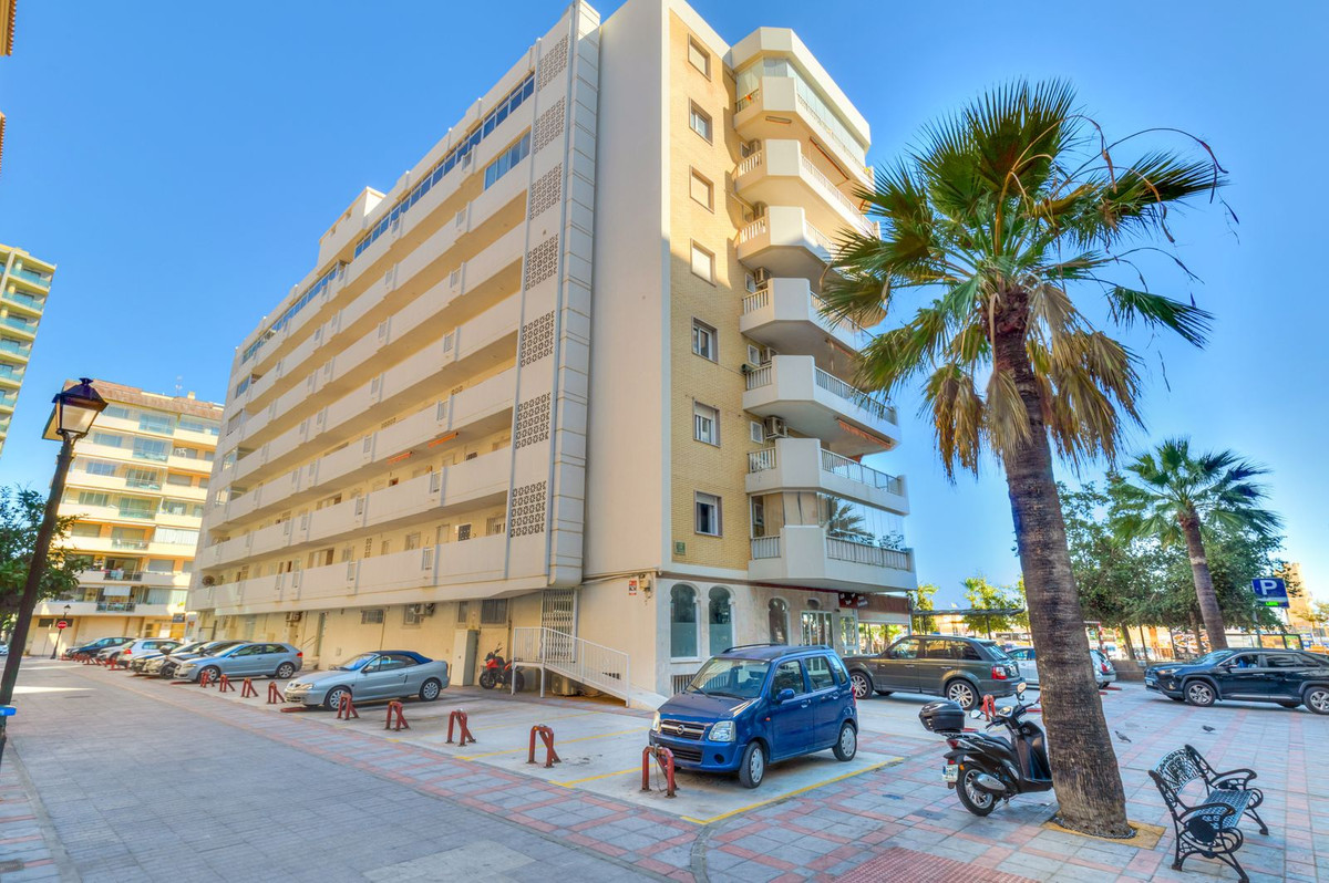 2 Bed Apartment for sale in Fuengirola Costa Del Sol, Málaga, Spain