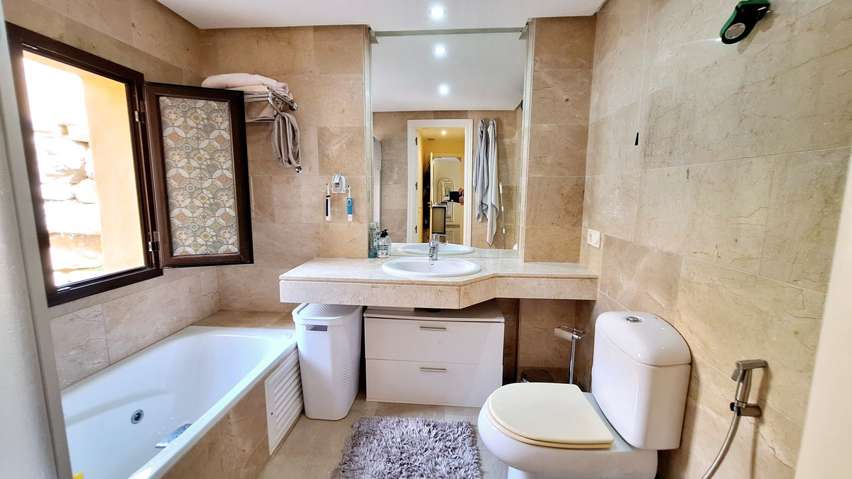 3 Bed Apartment for sale in La Duquesa Costa Del Sol, Málaga, Spain