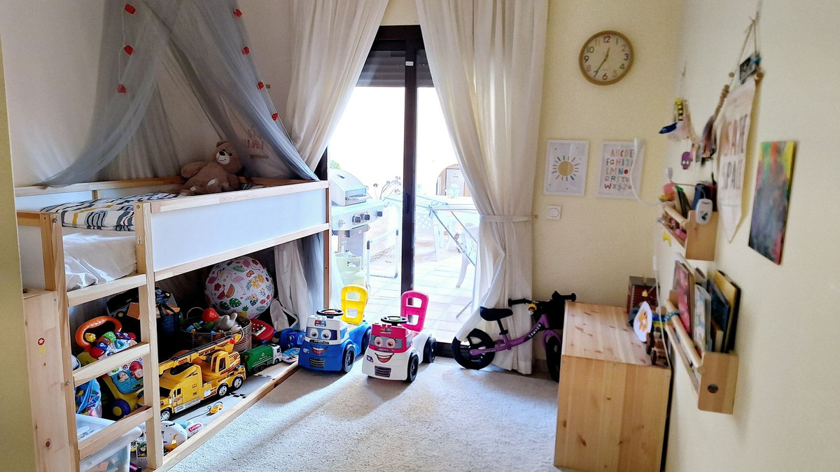 3 Bed Apartment for sale in La Duquesa Costa Del Sol, Málaga, Spain