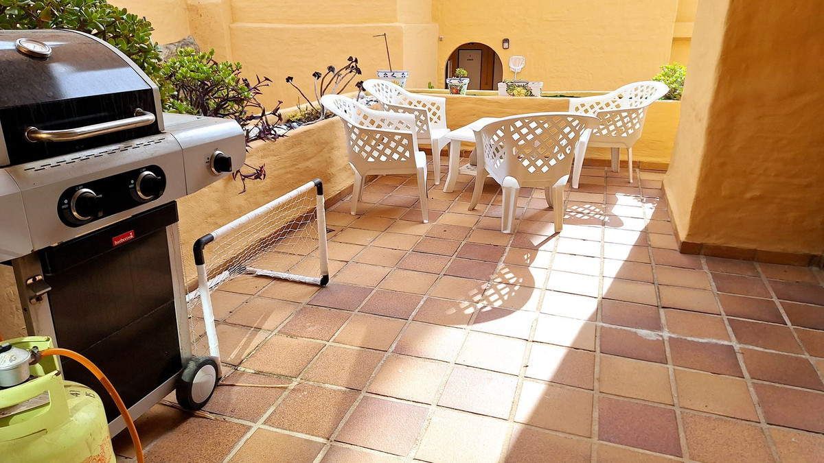 3 Bed Apartment for sale in La Duquesa Costa Del Sol, Málaga, Spain