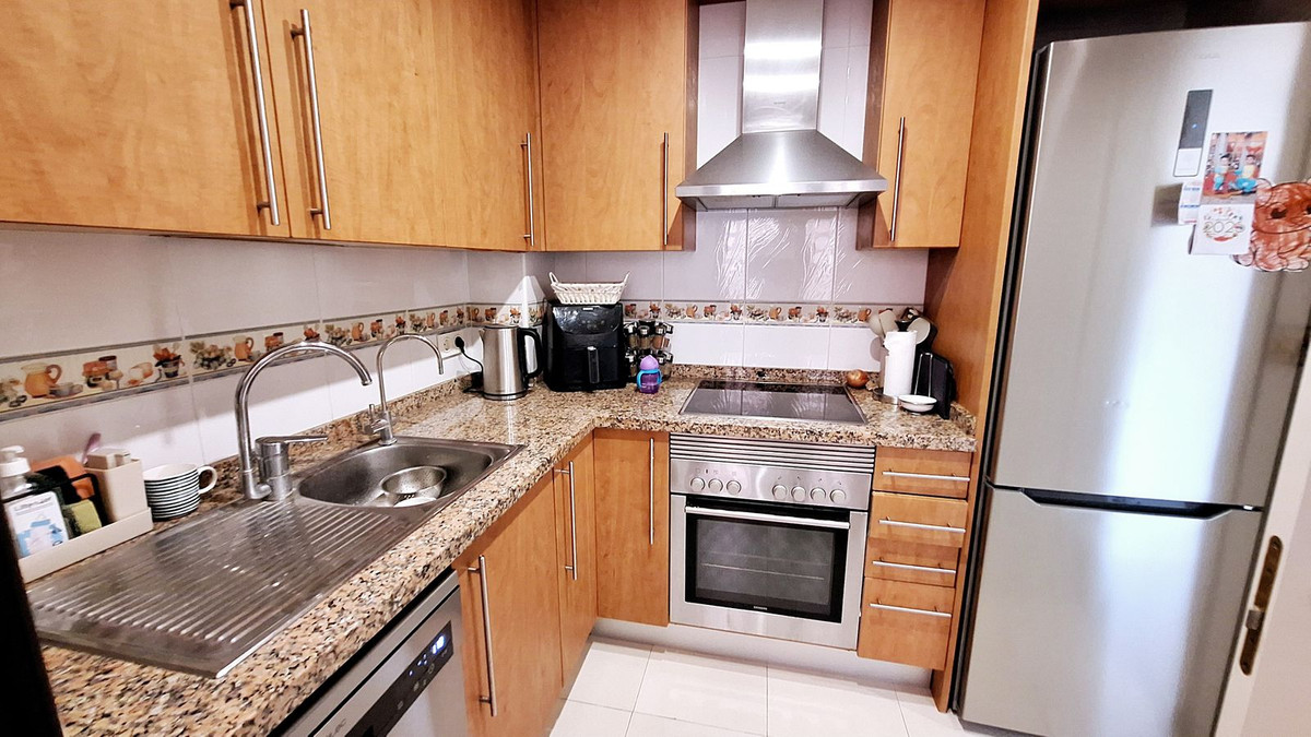 3 Bed Apartment for sale in La Duquesa Costa Del Sol, Málaga, Spain