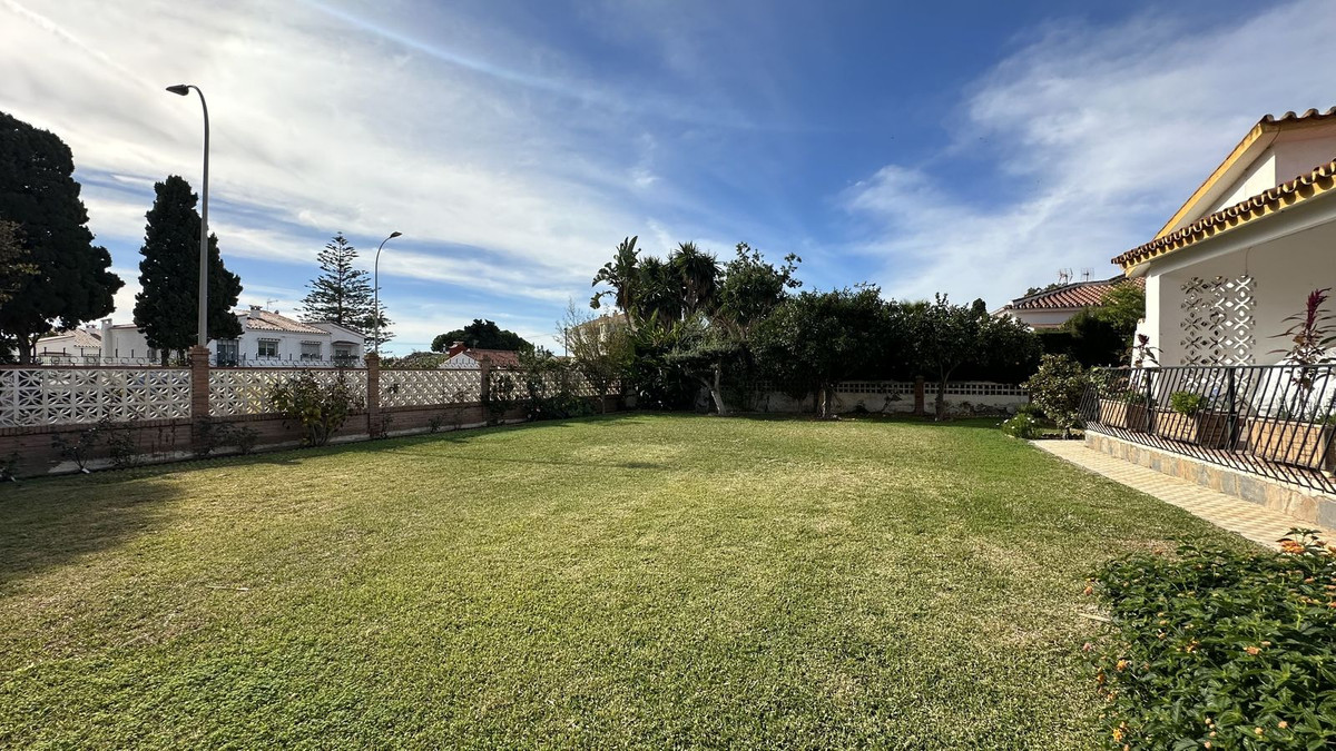 4 Bed Townhouse for sale in Rincón De La Victoria Costa Del Sol East, Málaga, Spain