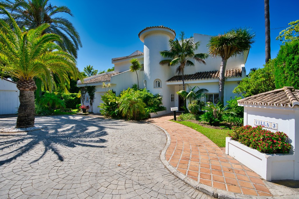 4 Bed Townhouse for sale in Marbella Costa Del Sol, Málaga, Spain