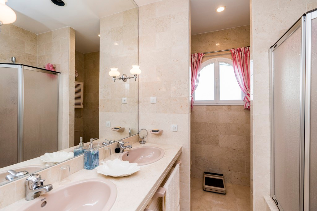 4 Bed Townhouse for sale in Marbella Costa Del Sol, Málaga, Spain